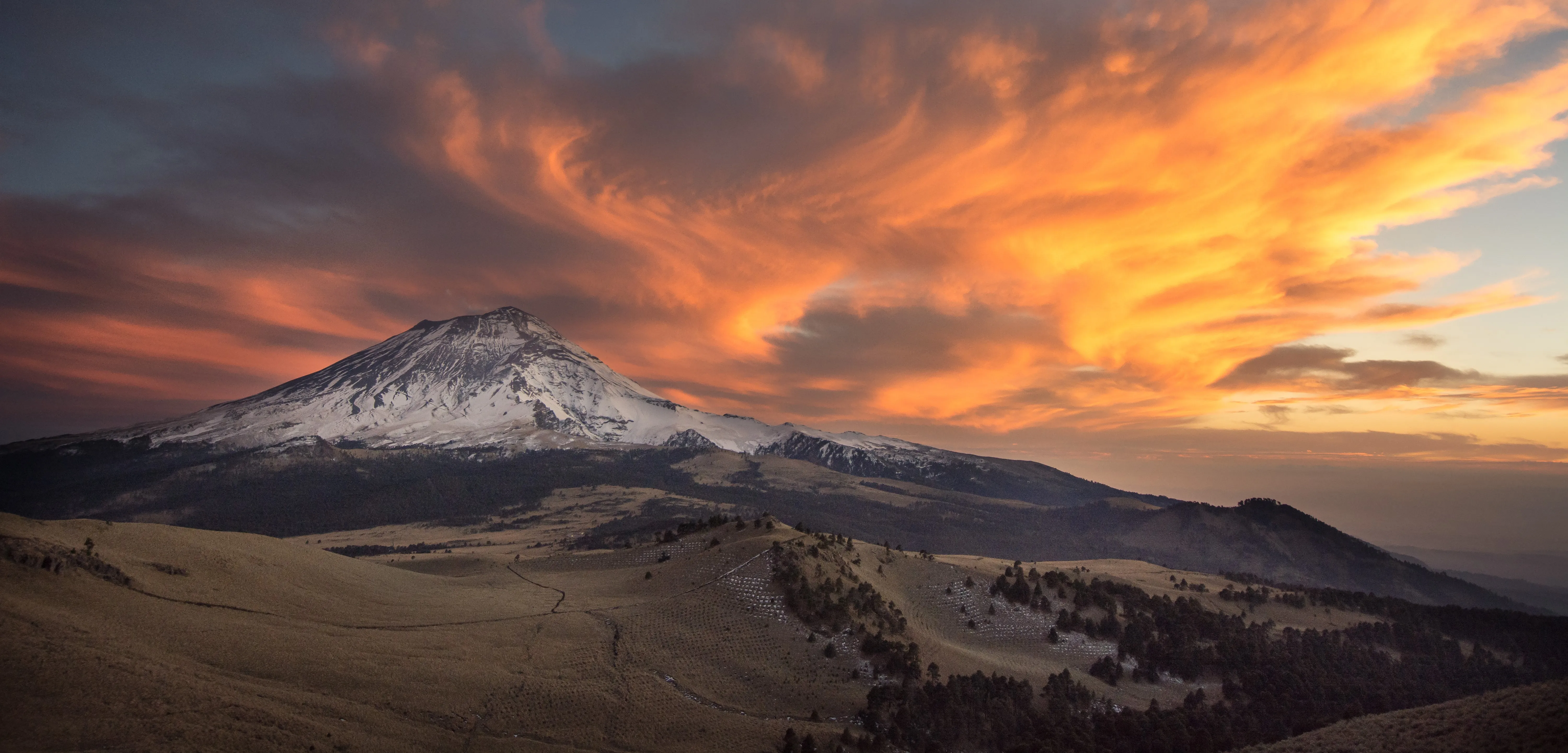 Roaoring Volcanoes, Colombia