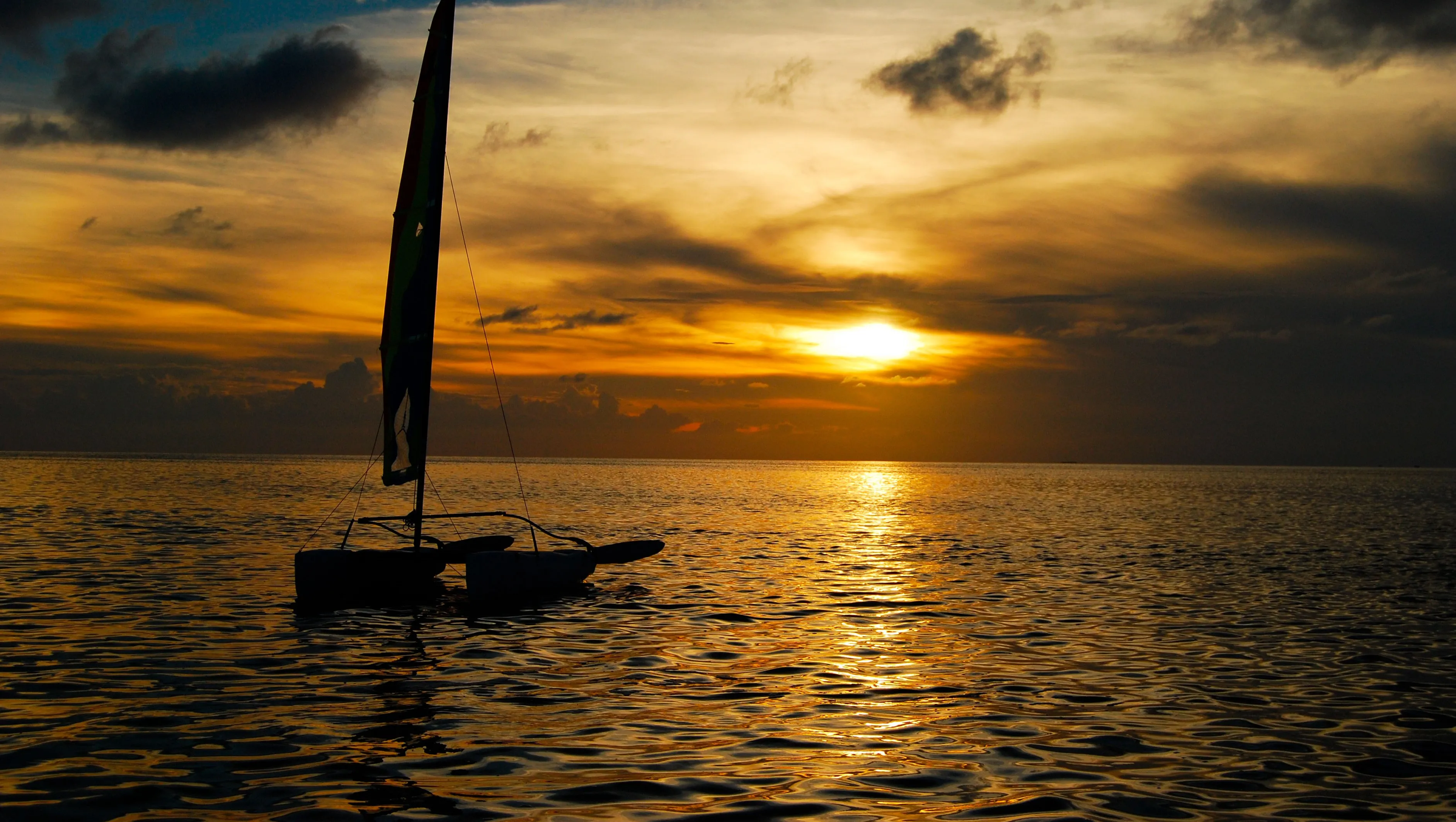 Sunset Seiling, Colombia