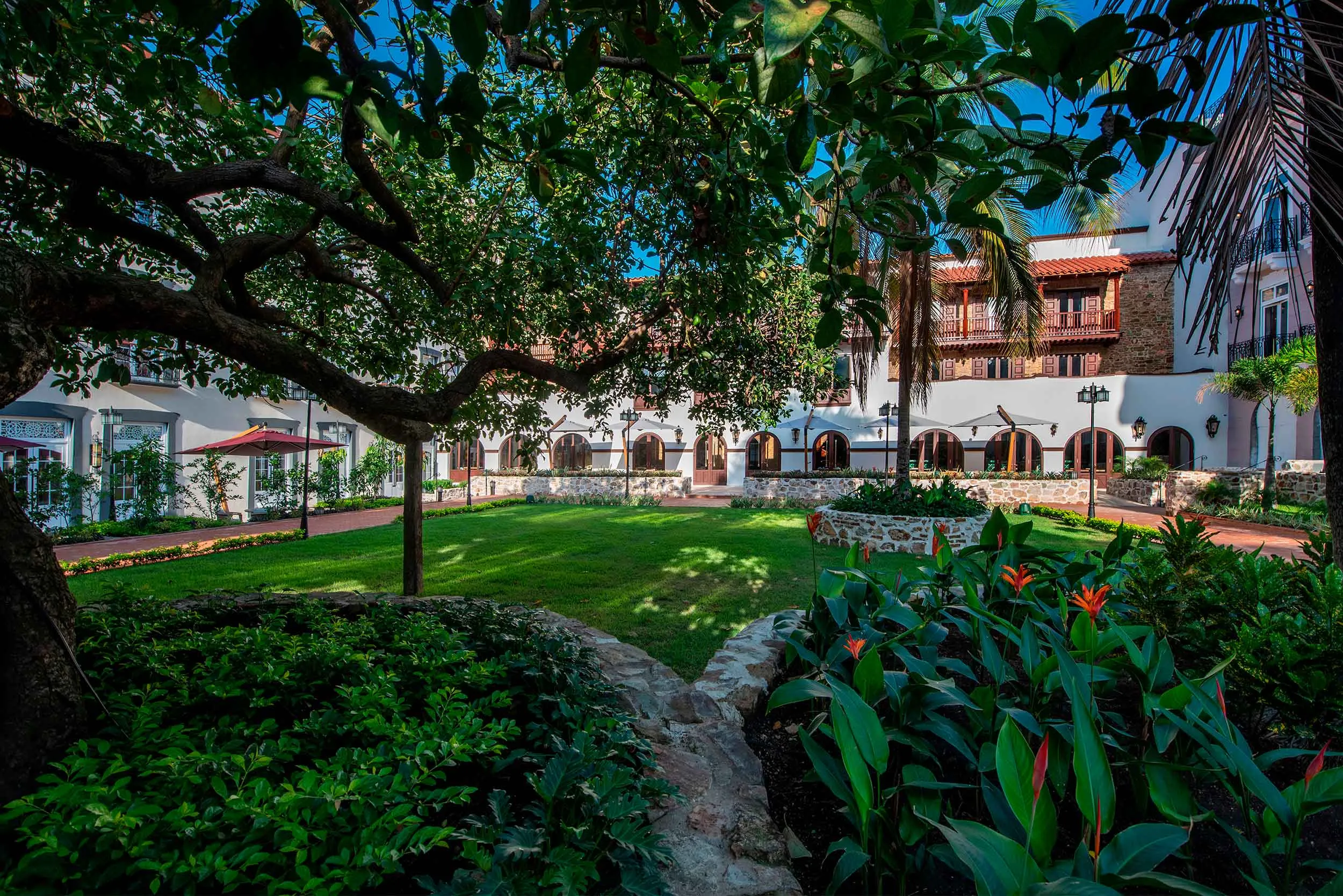 Hotel-Gardens-and-outdoors