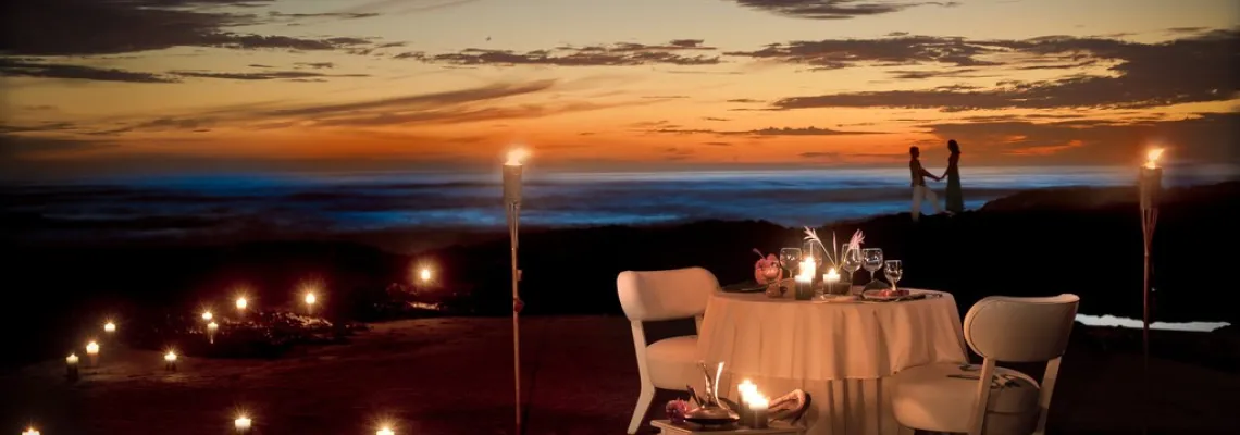 Sunset and dining experiences at Cala Luna