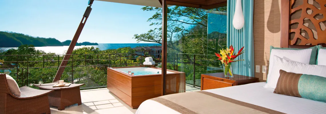 Room-terrace,-jacuzzi-and-panoramic-ocean-view